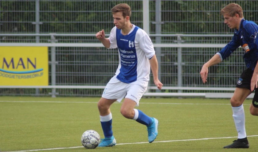 Timon van Dam ontpopt zich als goalgetter. Tegen Bergambacht maakte hij er zes. (tekst en foto: Erik van Leeuwen)