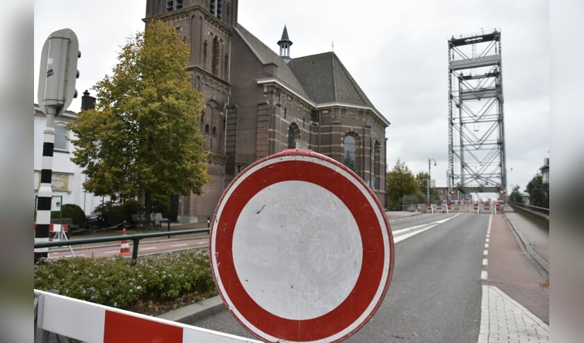 De Boskoopse hefbrug is al wekenlang gestremd en blijft dat voorlopig ook nog.