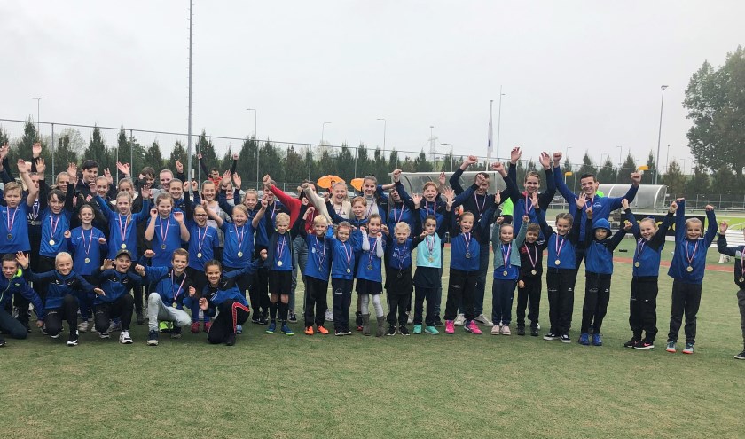 CKV heeft veel kampioenen in de veldcompetitie. Niet alle kinderen staan op de foto. (foto: pr)