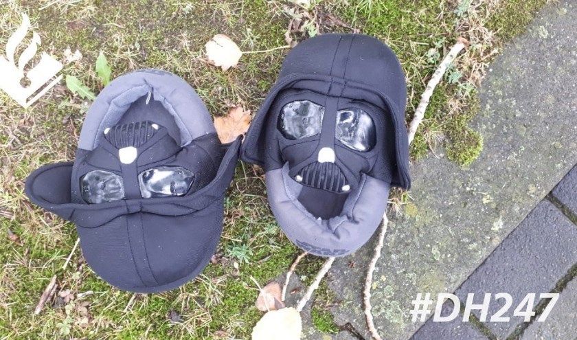 Spannende pantoffels. (foto:politie)