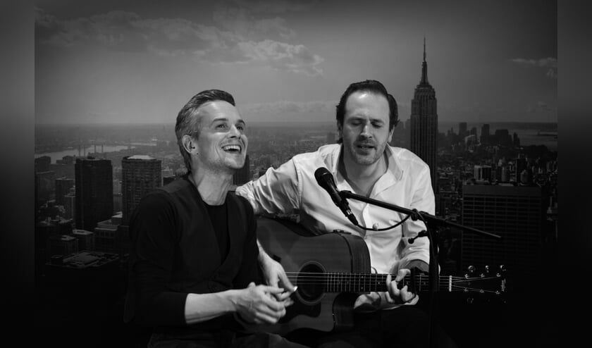 Jop Wijlacker en Dennis Kolen geven acte de présence als het legendarische duo Simon & Garfunkel. (foto: pr)