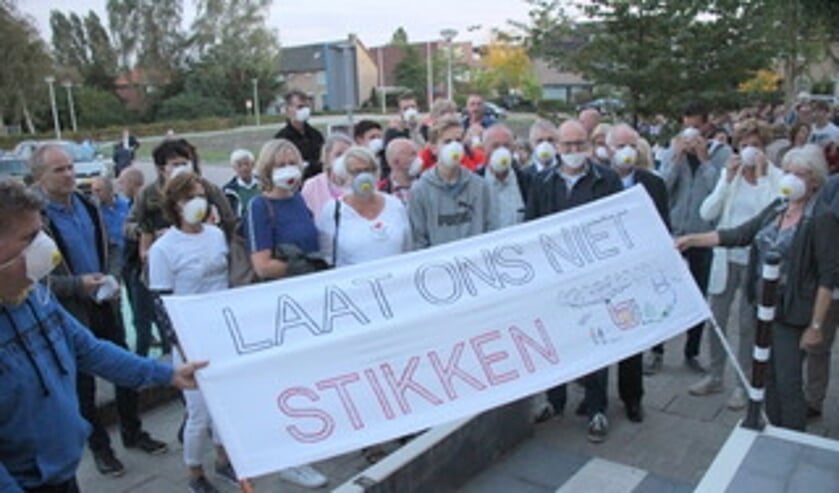 Eerder al werd de leus 'laat ons niet stukken' in Waddinxveen gescandeerd.