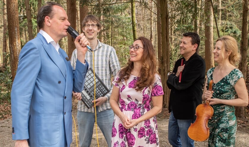 Vincent Bijloo en The Rossettis, met wie hij in 2017 ook een eindejaarsshow maakte.(foto: Styled4you)