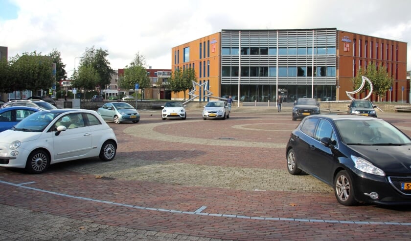<p>Het Raadhuisplein in Nieuwerkerk. </p>