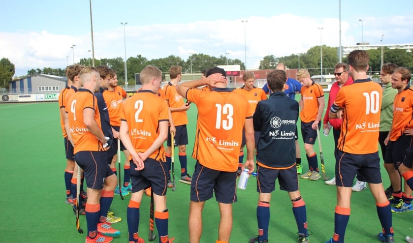 Kauffmann moest in de rust een hartig woordje spreken met zijn spelers.