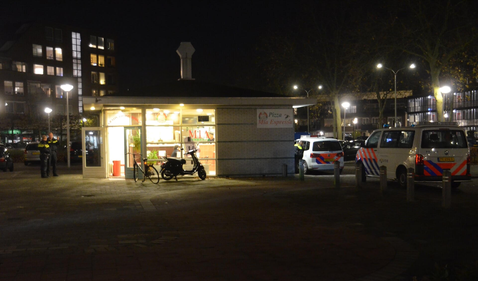 De politie ging maandagavond af op een melding bij Pizza Mia Espressa.  (foto: 112.hm.nl)