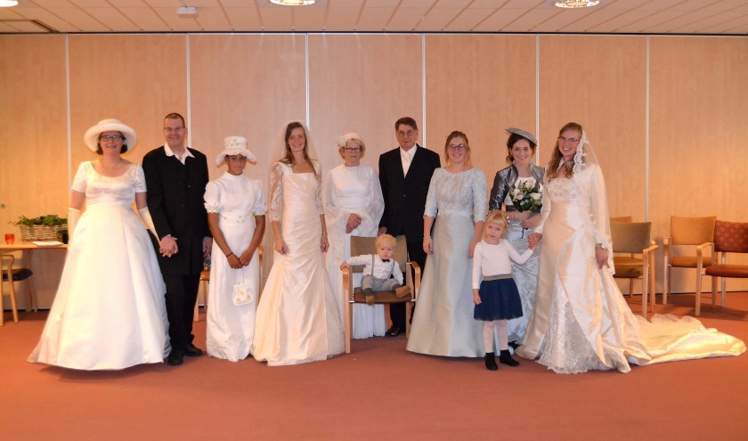 De modellen van de bruidsshow kregen de handen van de bewoners van Beth San op elkaar. (foto: pr)