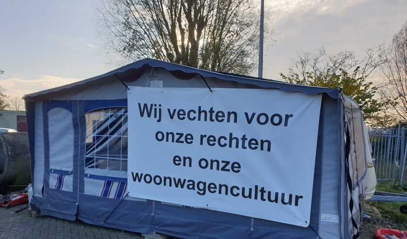 Protest op het terrein aan de Meteorenweg. (foto: Alex van Kooten)