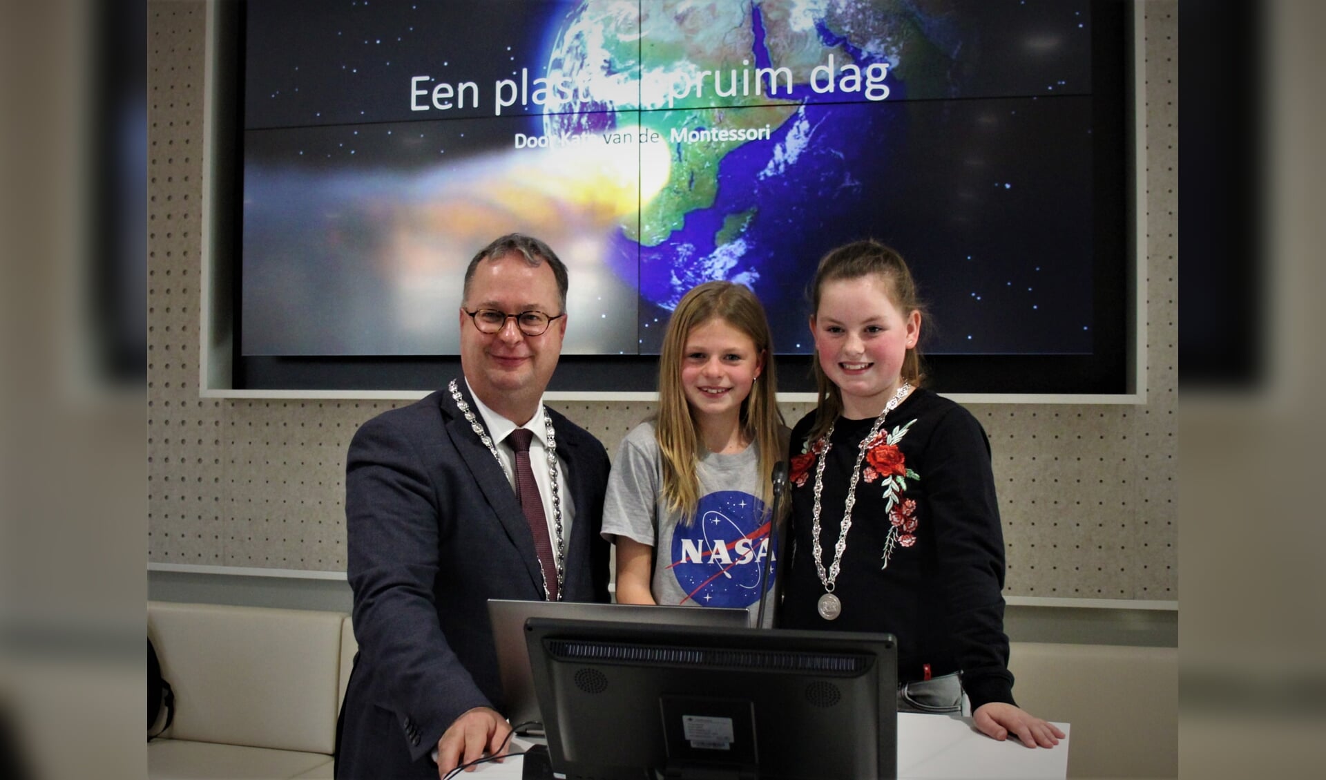 Burgemeester Han Weber maakte voor het eerst kennis met de kindergemeenteraad en was onder de indruk.