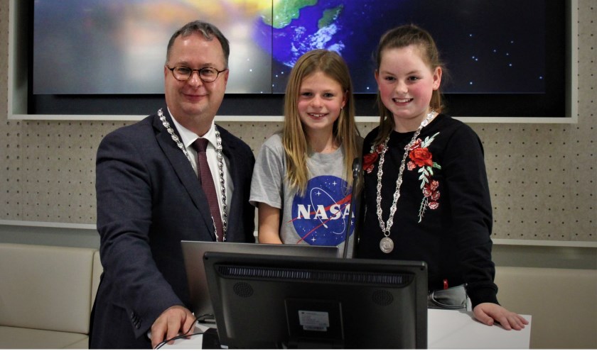 Burgemeester Han Weber maakte voor het eerst kennis met de kindergemeenteraad en was onder de indruk.
