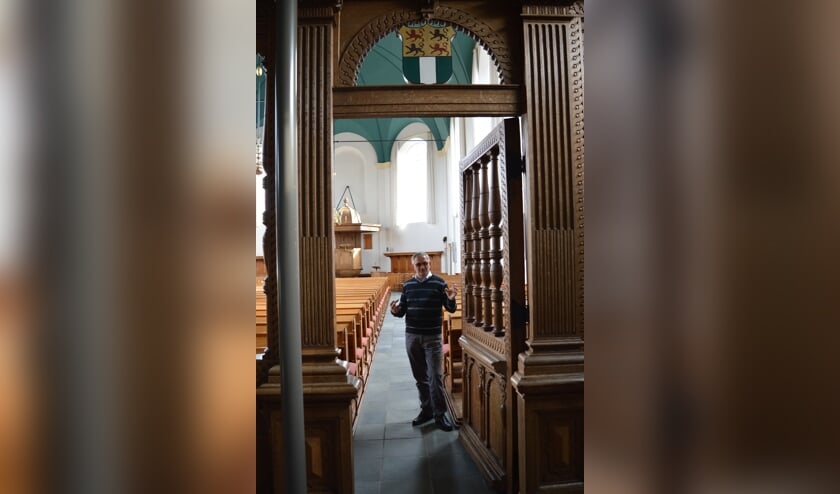 Arie Brugmans kan honderduit vertellen over de sporen die de oorlog in Moerkapelle heeft nagelaten.