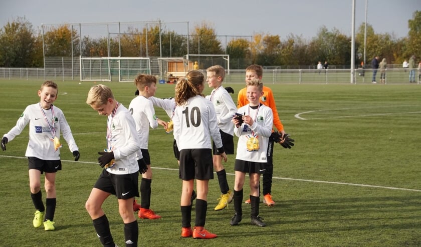 Blijdschap op het veld bij de spelers. (foto:René Obbink)