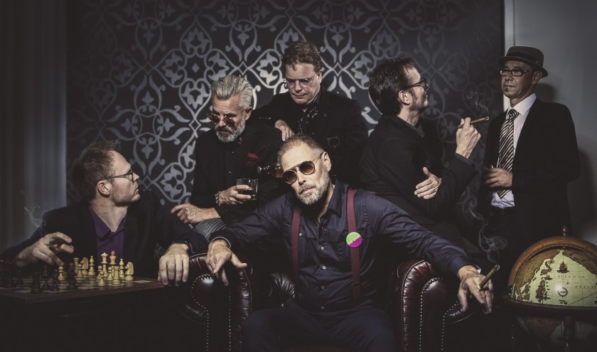 Rondje Doe Maar bouwt met de grote hits van Doe Maar een feestje. (foto: Dorothea van der Staaij)