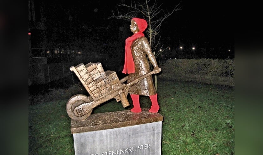 Dankzij het Breicafé hoefde de stenenkruister even niet barrevoets aan het werk.