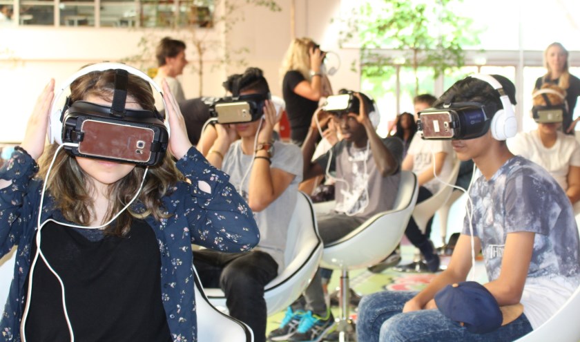 Tweehonderd leerlingen van de Nieuwerkerkse vo-scholen krijgen woensdagochtend een virtualreality-bril op.