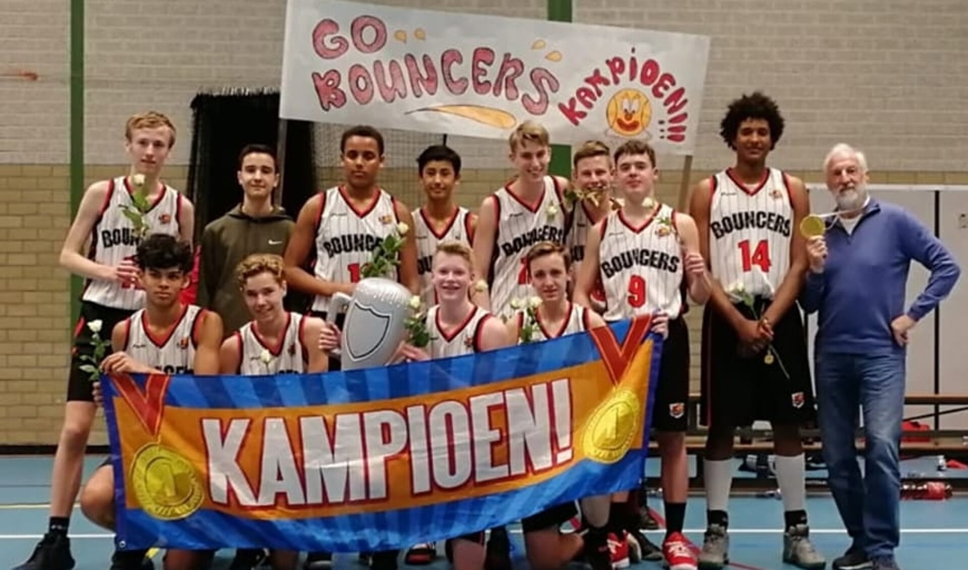De jongensploeg tot zestien jaar werd zaterdag in Groningen kampioen. (foto: pr)