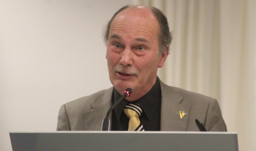 Wethouder Henry ten Zijthoff trok het boetekleed aan. (foto en tekst: Erik van Leeuwen)