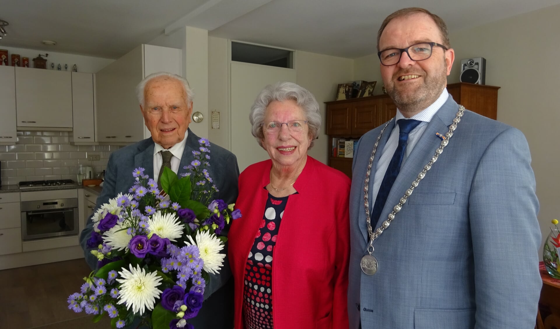 Dirk en Lenie Molenaar vormen al bijna zeventig jaar een paar en zijn 65 jaar getrouwd.