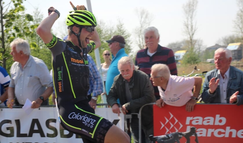 Marvin van Spronsen uit Naaldwijk werd eerste bij de Ronde van Waddinxveen.