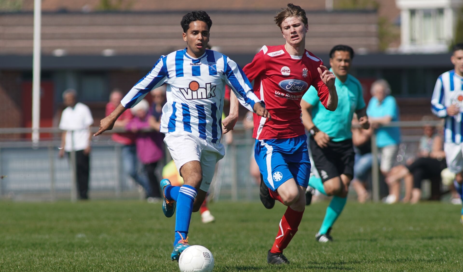 Appie Kaissy maakt tegen Gouda een fraaie goal. (foto: Stef Hoogendijk, tekst: Erik van Leeuwen)