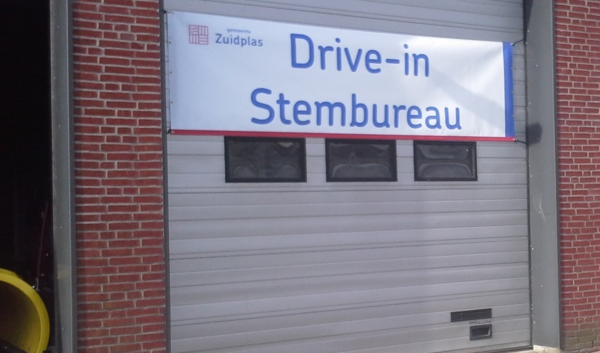 De gemeentewerf van Zevenhuizen doet ook regelmatig dienst als (drive-in) stembureau.
