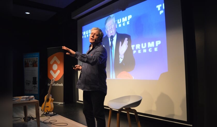 De bibliotheek en boekhandel Burger haalden Charles Groenhuijsen naar Waddinxveen.