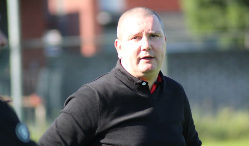 'Een club met de omvang van Nieuwerkerk moet zelfvoorzienend kunnen zijn', vindt trainer Ron Luijten.