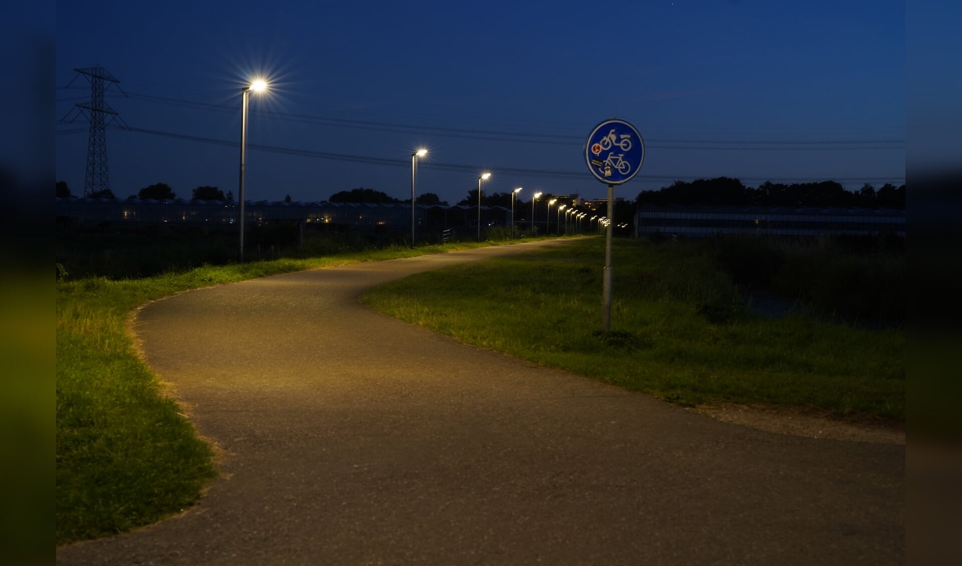 Om de schakelkastjes op te sporen, wordt straatverlichting tijdelijk ook overdag aangezet.
