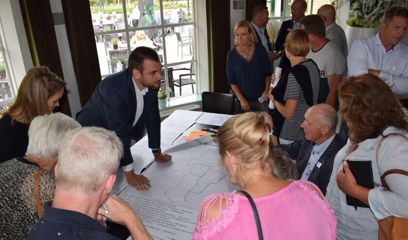 Bewoners bekritiseerden de provincie tijdens de presentatie van verkeersplannen in de regio. (foto en tekst: Myriam Dijck)