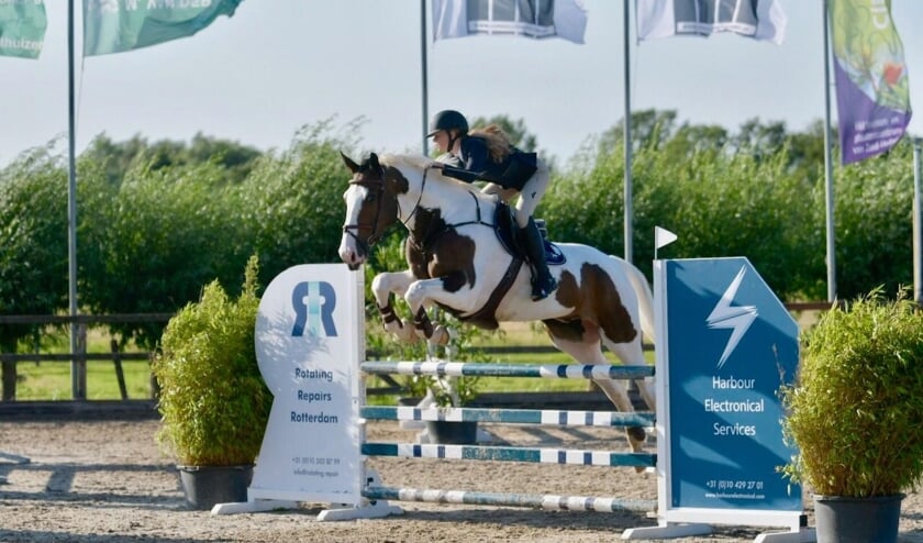 Jill den Helder sprong met Denzel van het Vrankenhof naar een derde plaats.