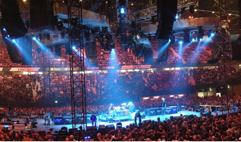 Als locatie voor het Songfestival heeft Rotterdam Ahoy op het oog.