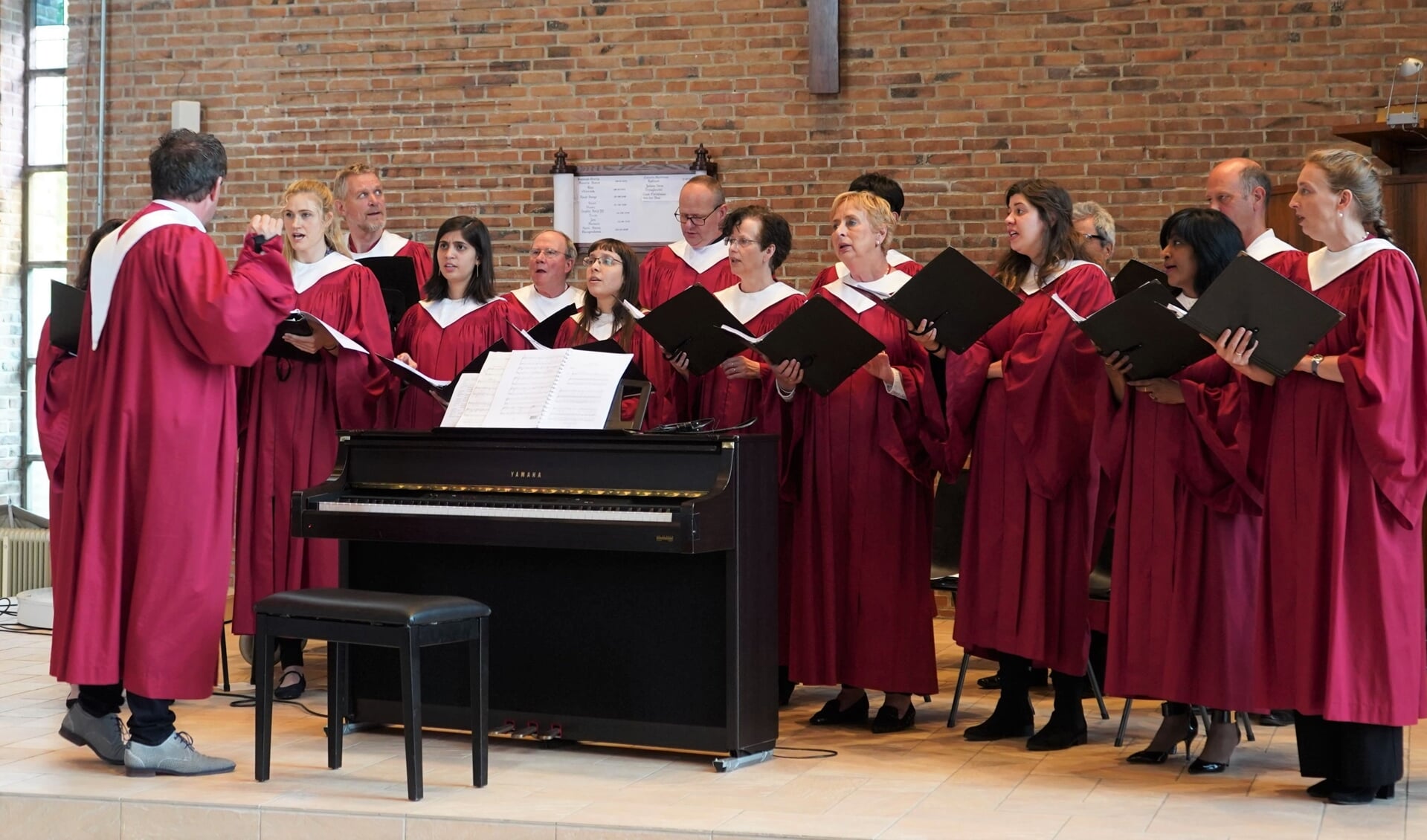 Het koor van de American Protestant Church in Den Haag is een internationaal gezelschap.