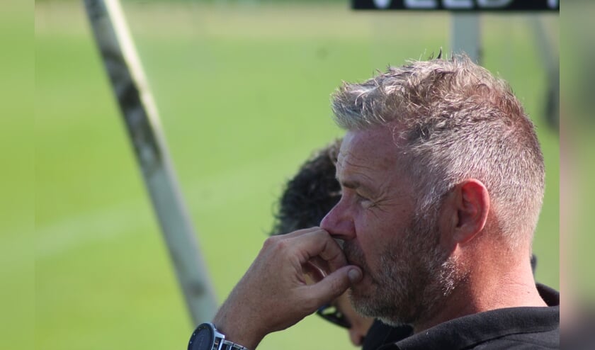 Bert de Best: "Er zullen straks jongens op de bank zitten die normaal gesproken in de basis staan."