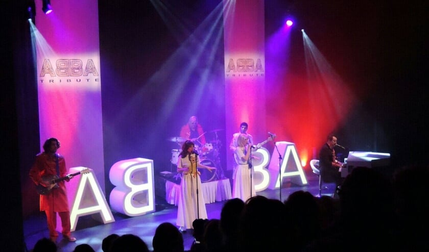 Met Abba Tribute wordt het culturele seizoen van Cultuurhuys De Kroon geopend. (foto:pr)