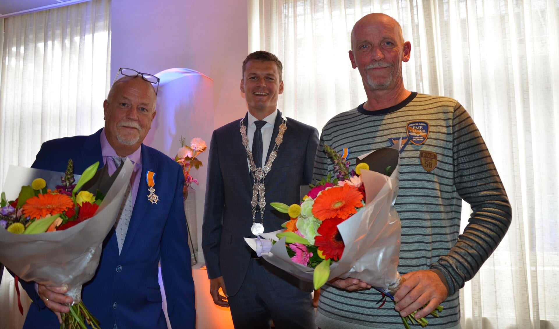 Van links naar rechts: Jack de Jonge, burgemeester Nieuwenhuis en Peter van der Kleij.(foto: Nicole Lamers)