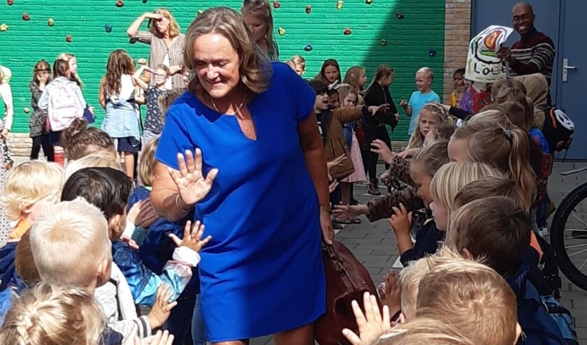 De nu pensioengerechtigde juf maakte menig groepachtkamp mee en studeerde met leerlingen vele musicals in.