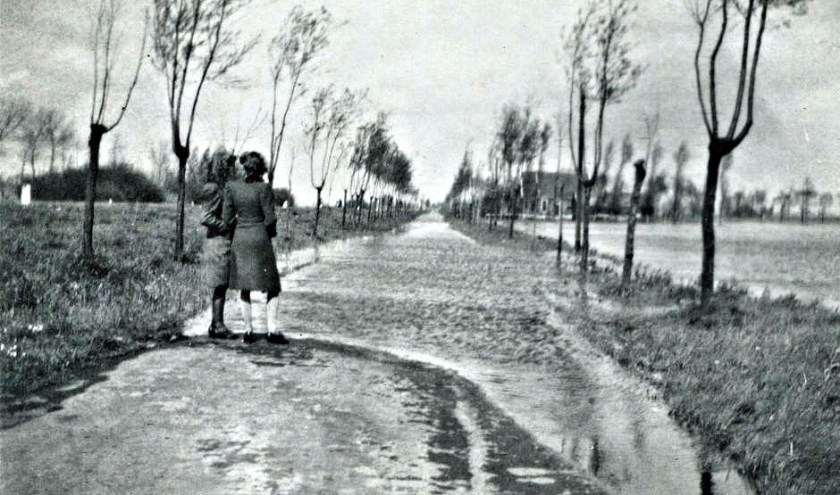 Inundatie 1944 op en naast Parallelweg-zuid.