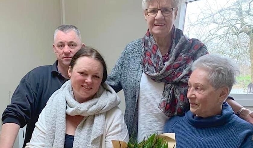 De zoon en dochter van mevrouw De Waal vroegen in de rouwadvertentie voor hun moeder om donaties in plaats van bloemen.