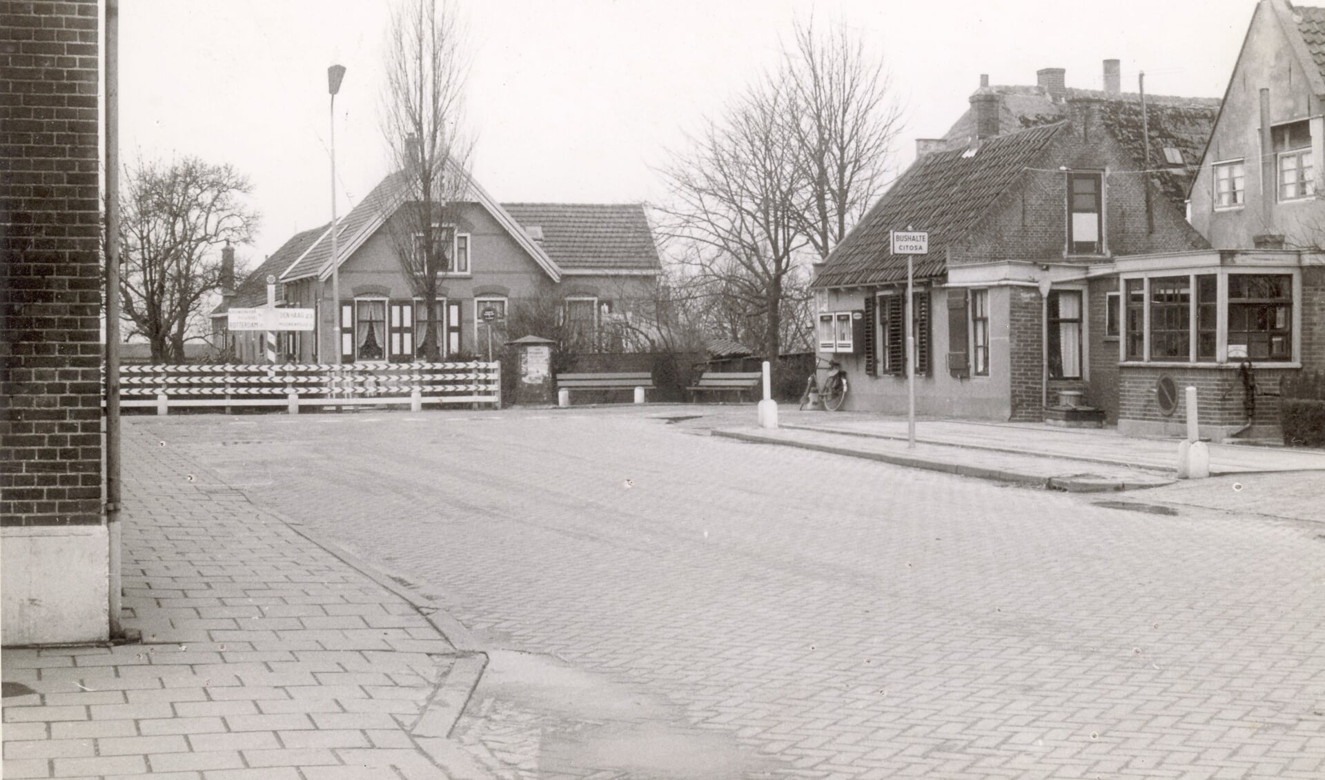 Jaren 60: de Noordelijke Dwarsweg eindigt bij de Dorpsstraat.