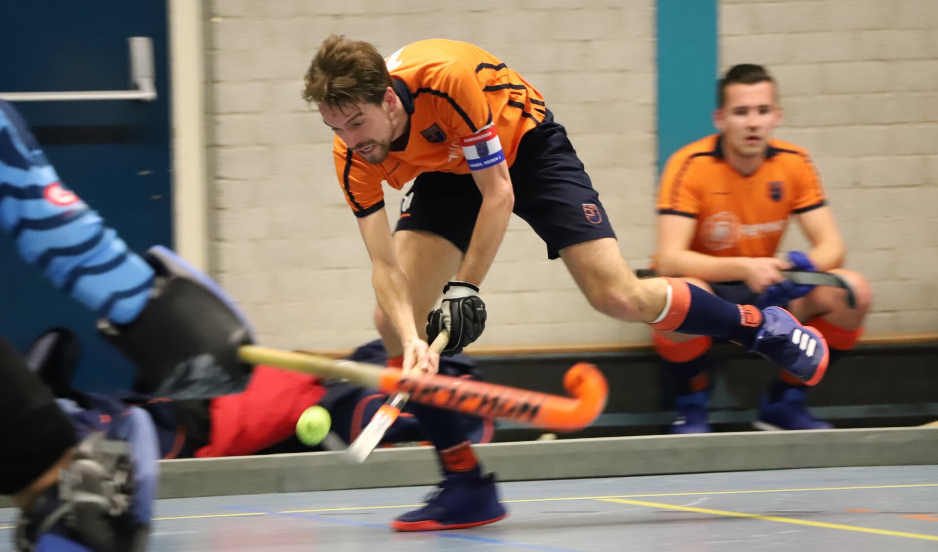 De IJssel-aanvoerder Vincent Martens op weg naar de 2-4 tegen Berkel.