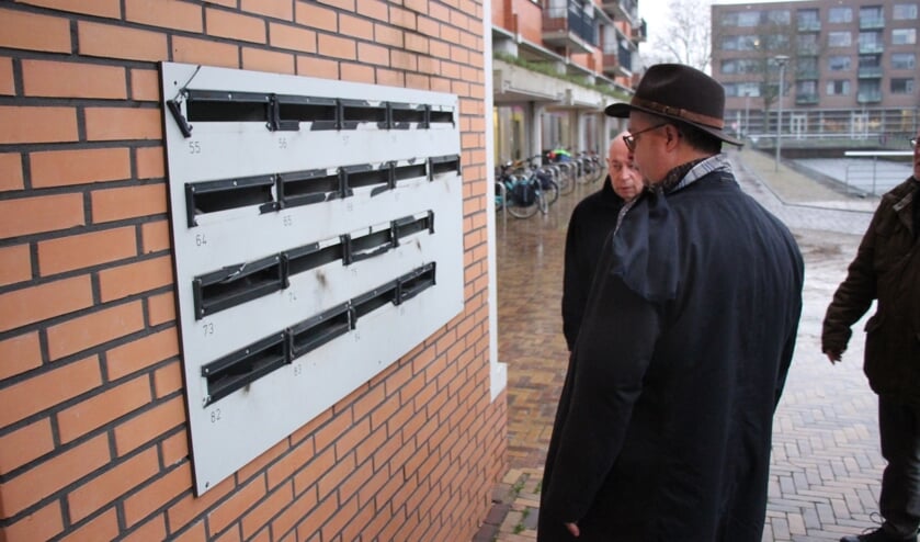 Burgemeester Han Weber kwalificeerde de vernielingen als 'waanzin'. (foto en tekst: Erik van Leeuwen)