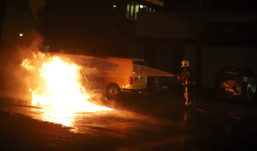Op de Passage zijn vier auto's beschadigd geraakt door brand.