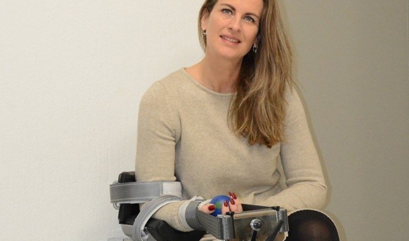 Ingeborg Beuzel bij het Phystrac-apparaat, waarmee al ruim zes jaar uitstekende resultaten worden geboekt.