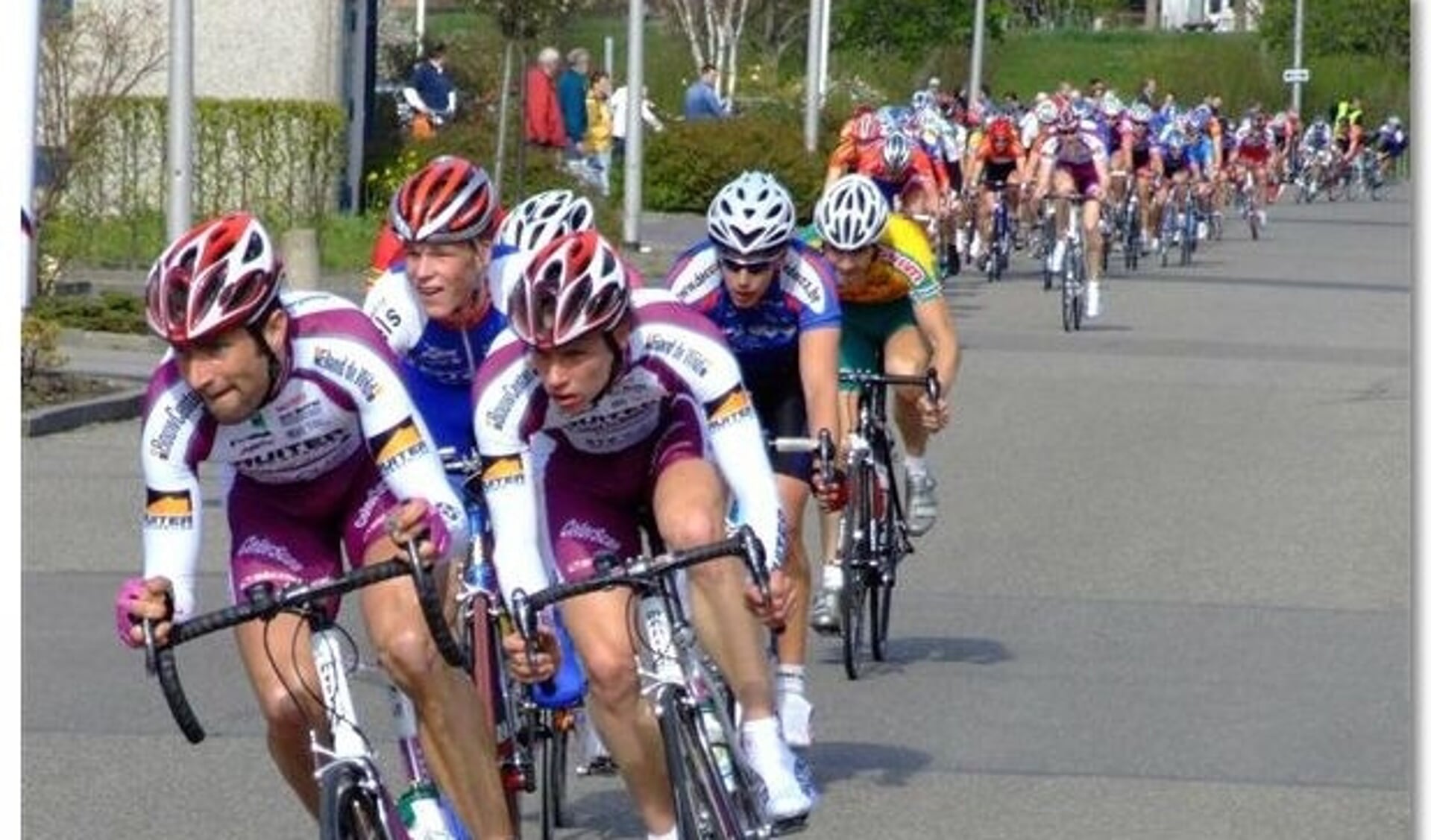 De ronde van Waddinxveen start ook dit jaar weer aan de Parklaan in de Triangel. (Foto: archiefbeeld)