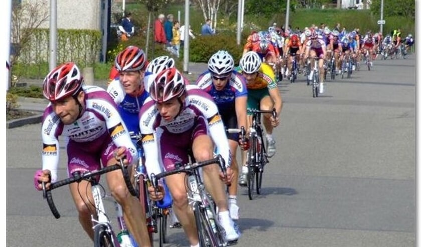 De ronde van Waddinxveen start ook dit jaar weer aan de Parklaan in de Triangel. (Foto: archiefbeeld)