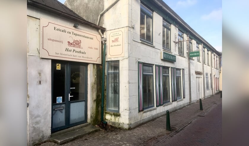 Het Posthuis staat er al jaren vervallen bij aan de Moordrechtse Dorpsstraat.