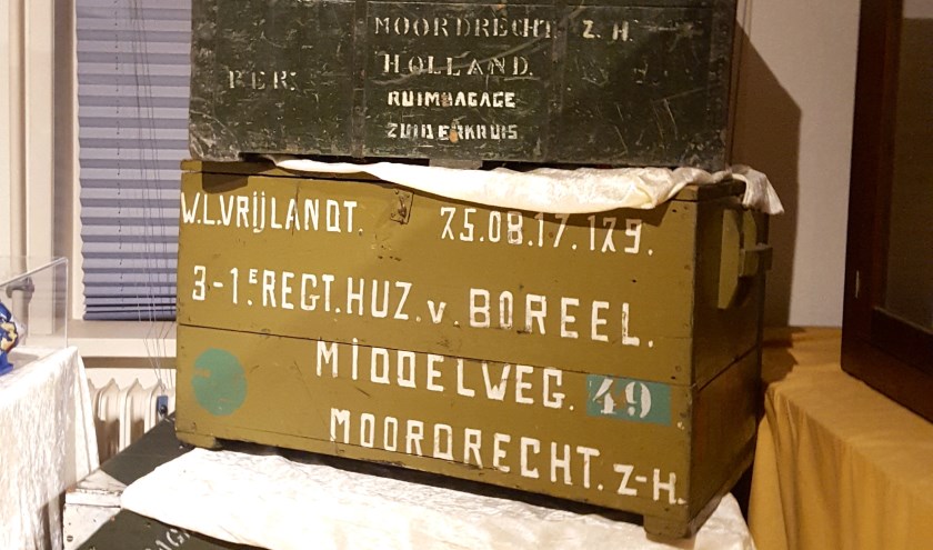 In de tentoonstelling over Moordrechtenaren die dienden in voormalig Nederlands-Indië, vertellen voorwerpen zoals grote hutkoffers het verhaal.