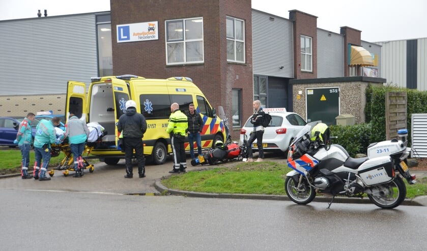 Een cursist raakte gewond tijdens haar motorrijles.