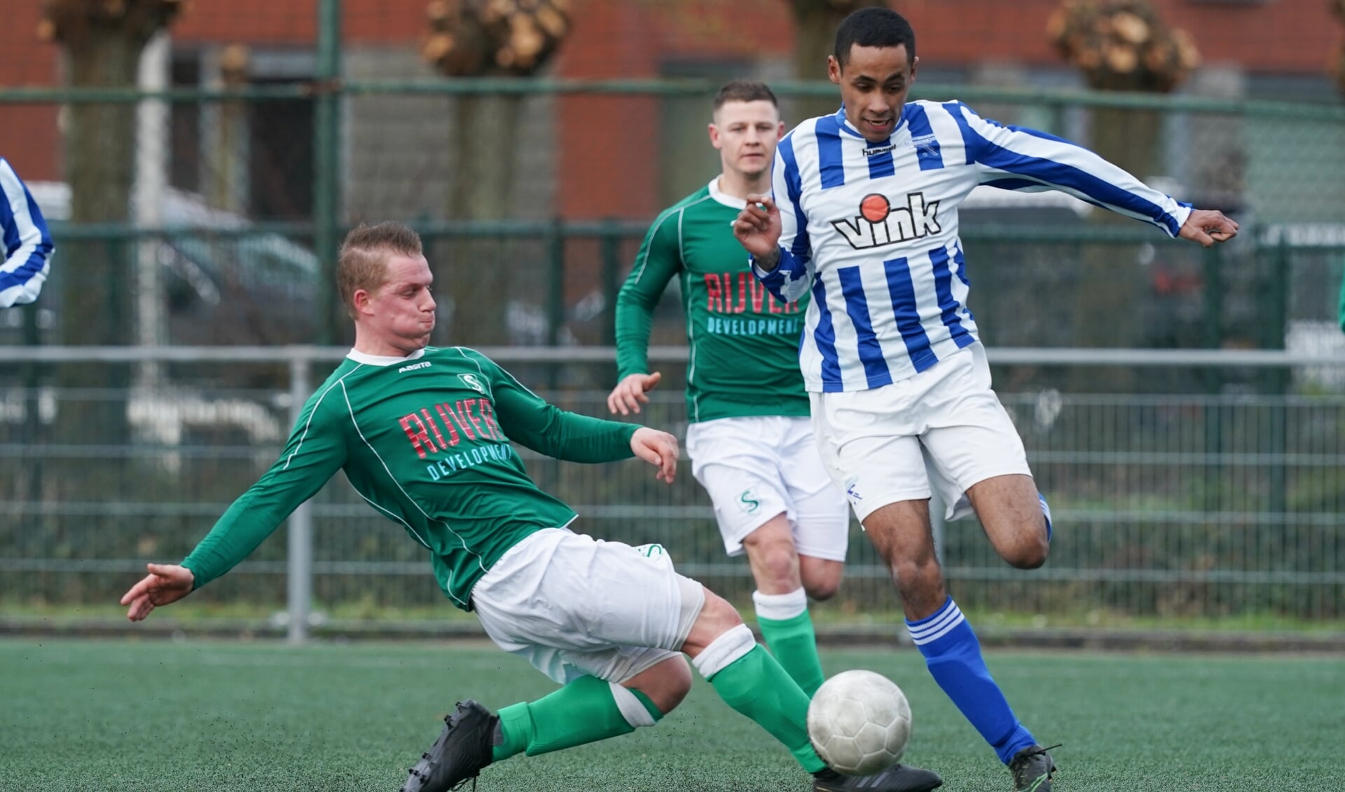 Djazz Manusama op weg naar de 2-0 tegen SPV’81. (foto: Stef Hoogendijk).