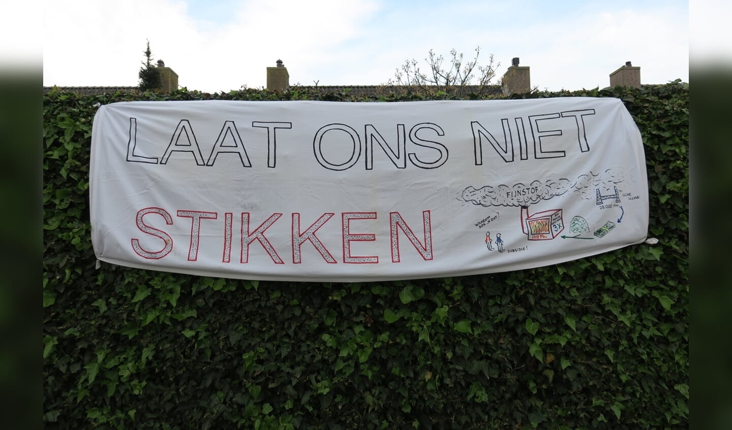 Er was ook 'offline' steun voor de demonstratie, zoals dit spandoek langs de IJsermanweg in Waddinxveen.